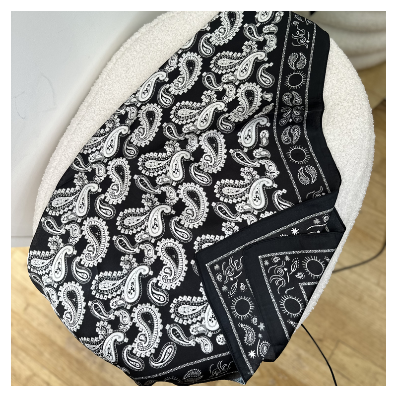Foulard motifs bandana noir