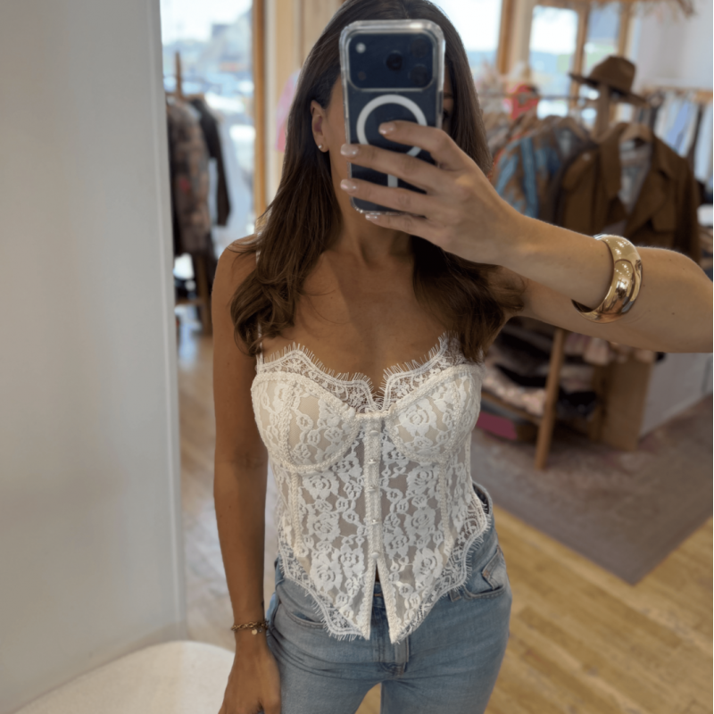 Corset blanc en dentelle