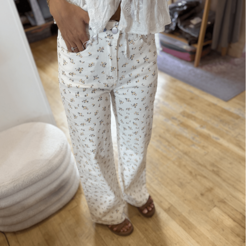 Jean blanc à motifs fleurs