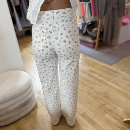Jean blanc à motifs fleurs